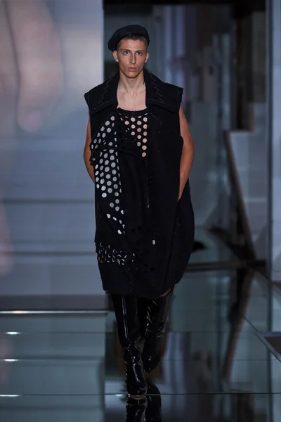 Look 16